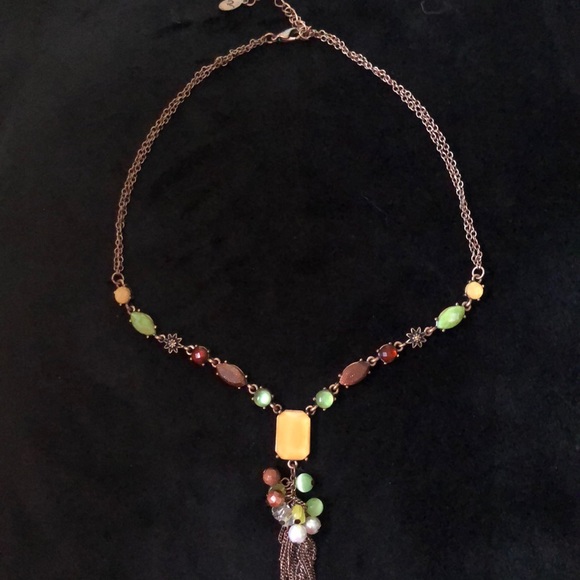 Vida Jewels Jewelry - 🤎Delicate Multi-Jewel Tassle v-marked necklace🤎